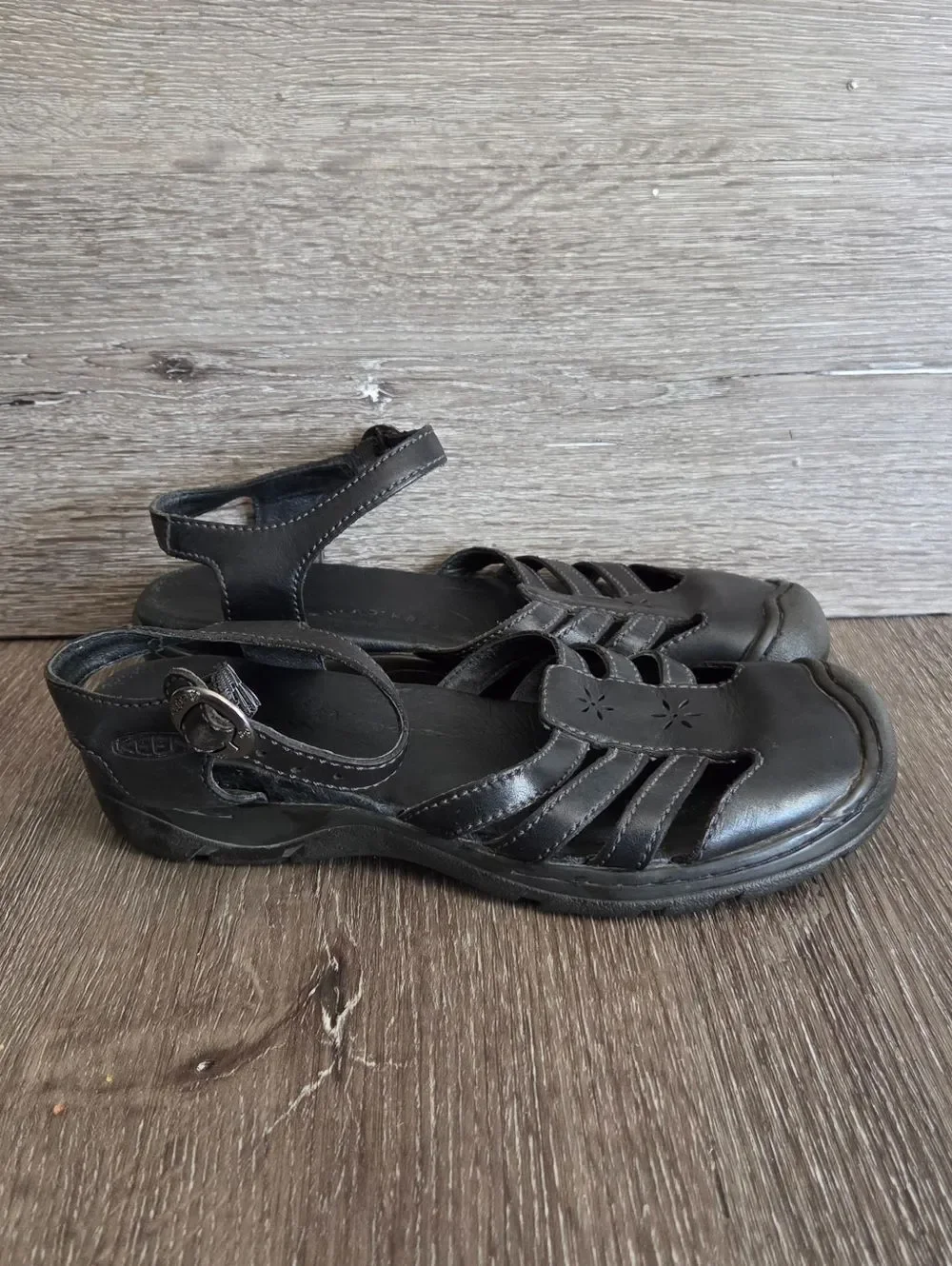 Keen women closed